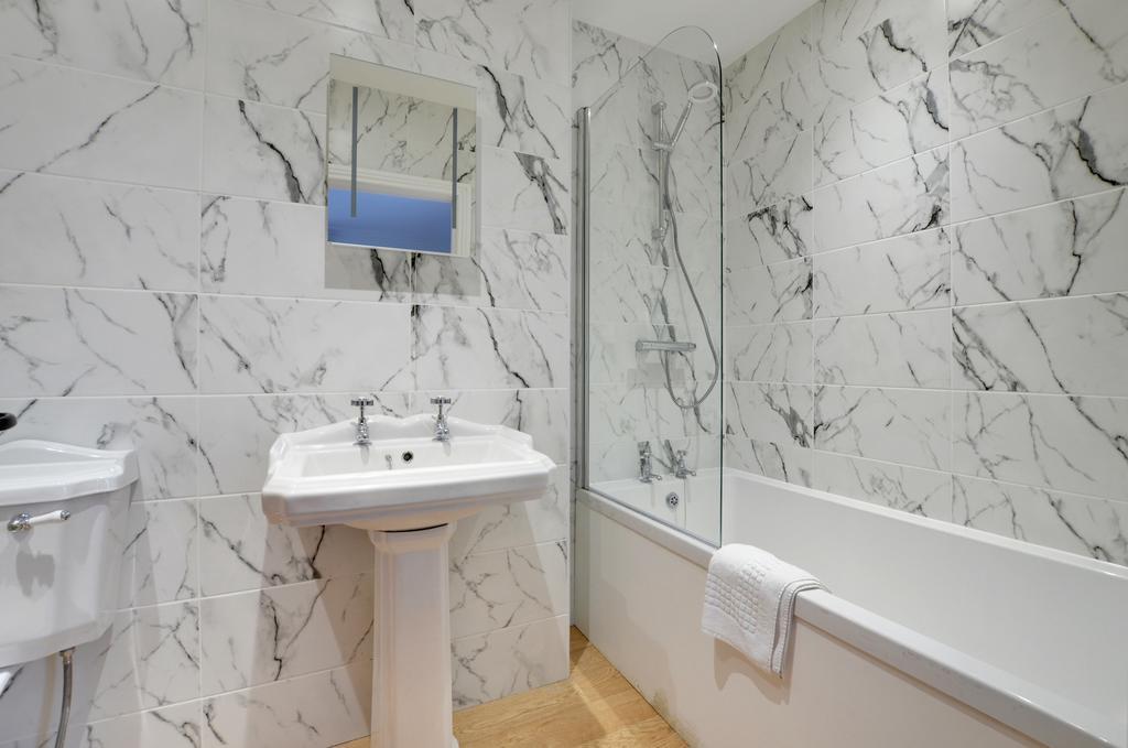Lynton Cottage Seaview Apartments Bagian luar foto